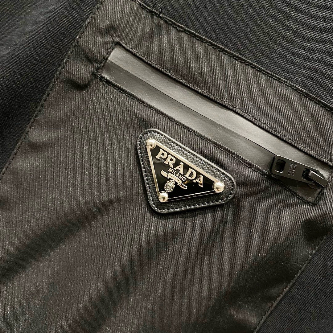 Metal logo carry pocket t-shirt
