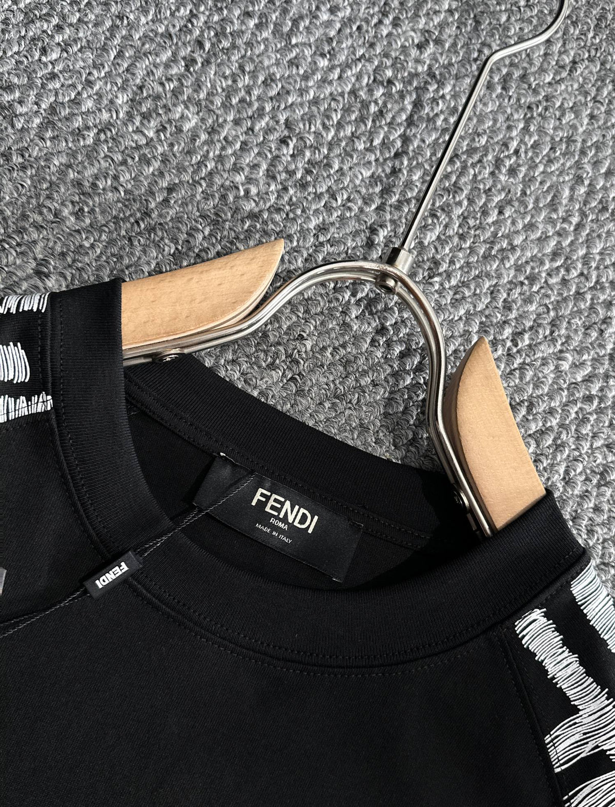 Fashion embroidery t-shirt