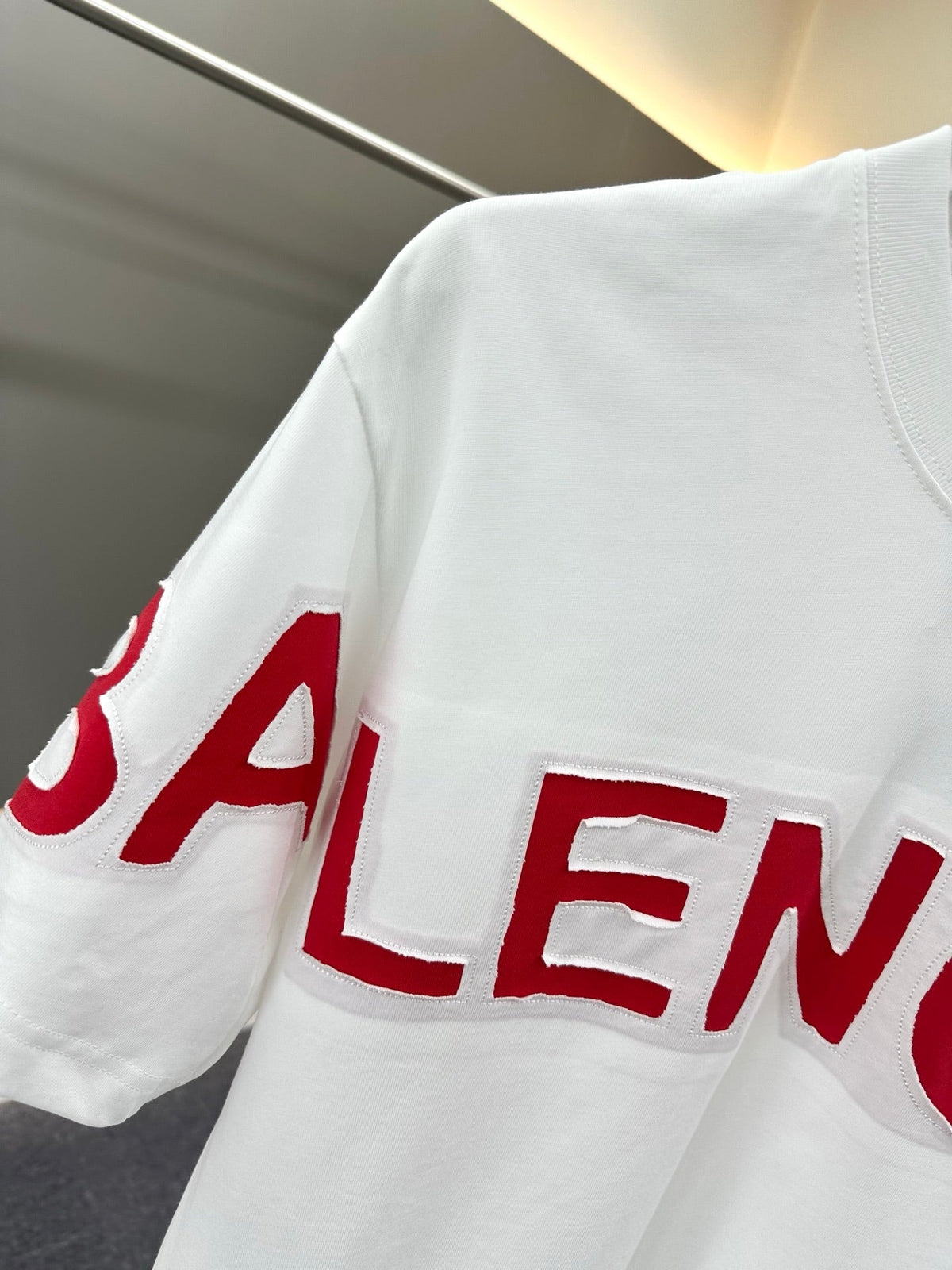 New high quality patch embroidery t-shirt