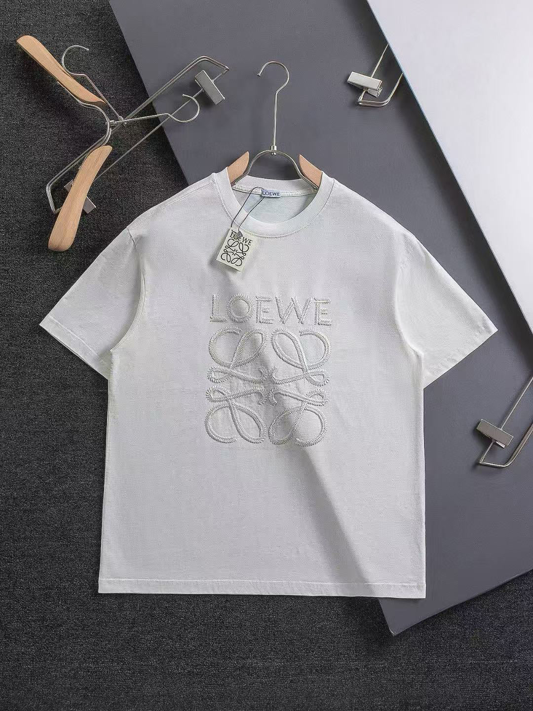 Embroidery logo t-shirt
