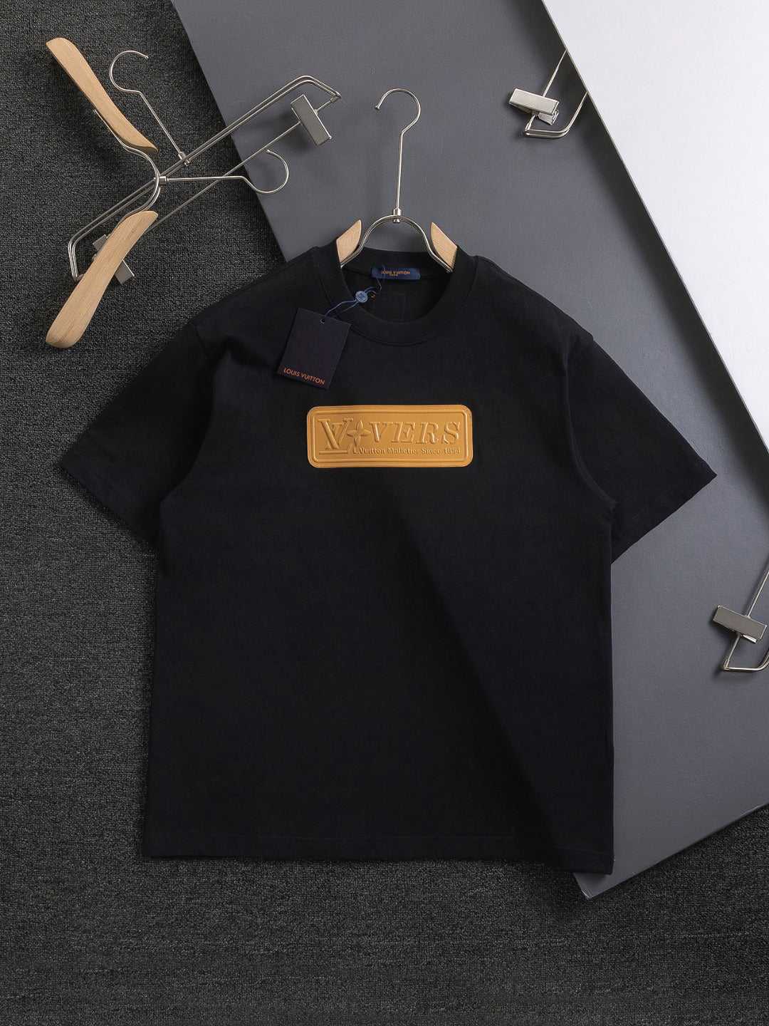 Three-dimensional printing t-shirt
