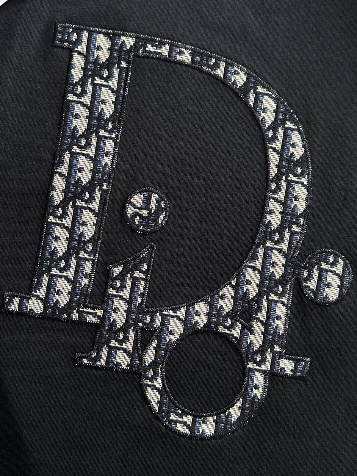 Classic pattern embroidery t-shirt