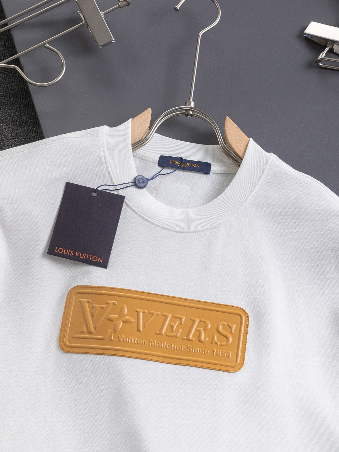 Three-dimensional printing t-shirt