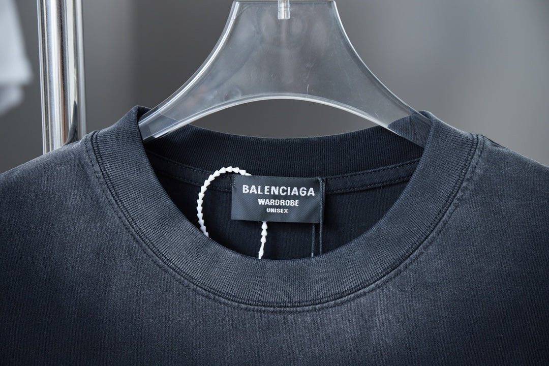 Washed fabric gradient printed t-shirt