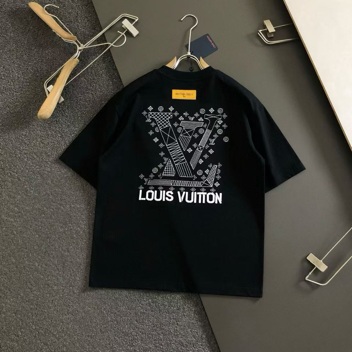 High quality patch embroidery t-shirt