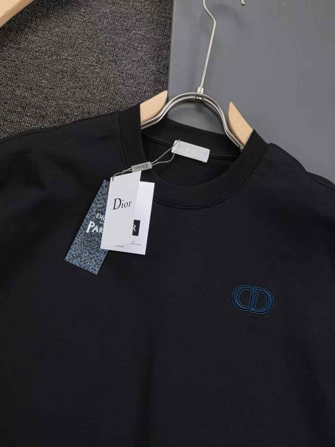 Embroidery stitching t-shirt