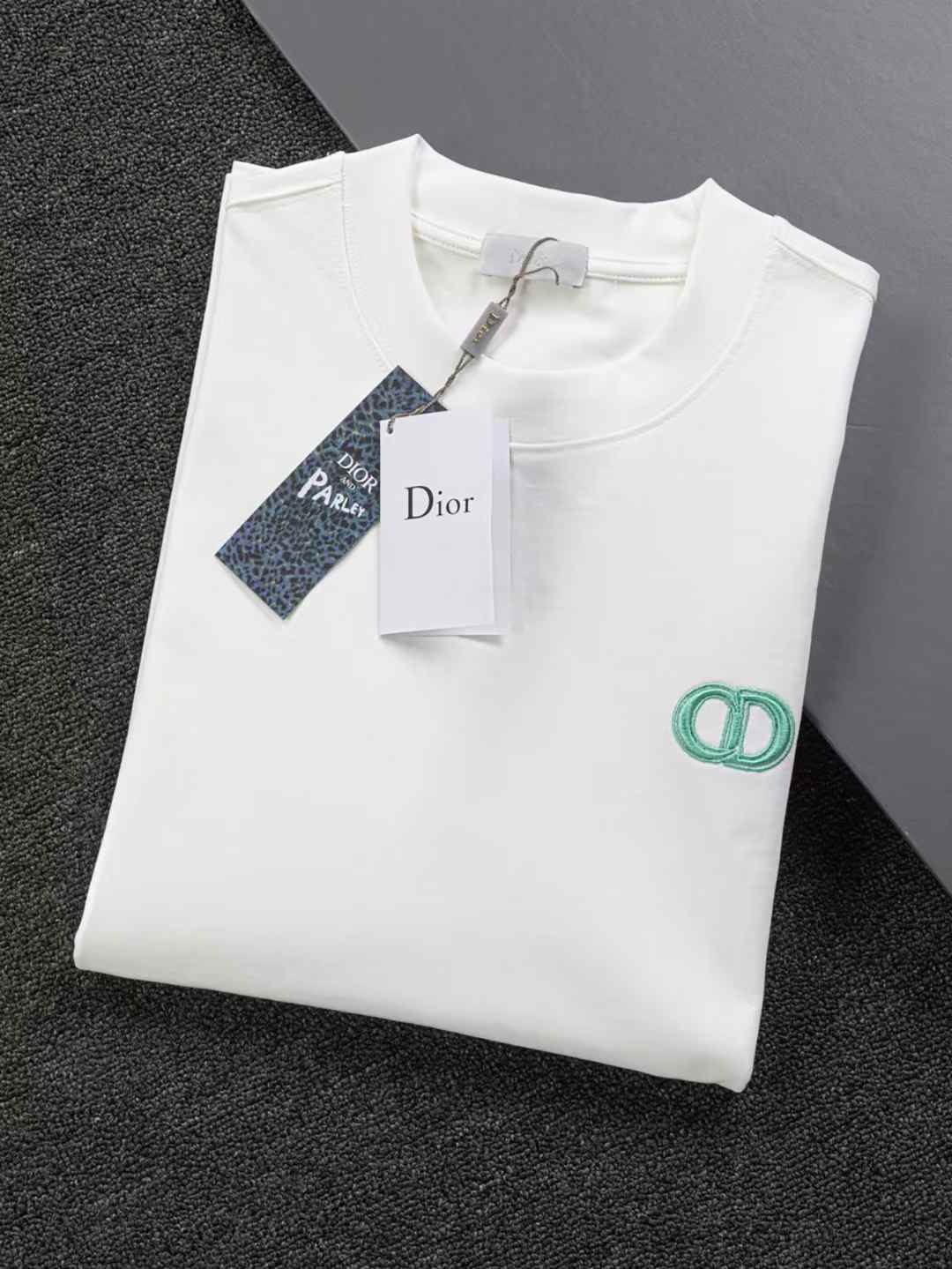 Embroidery stitching t-shirt