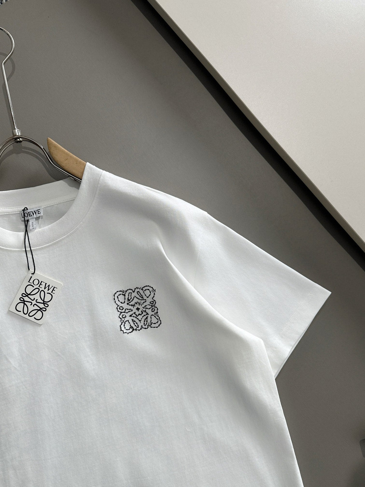 High quality embroidery t-shirt
