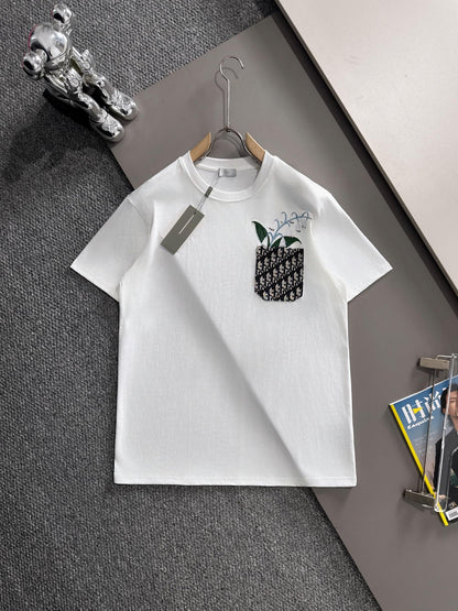 Embroidery with pockets t-shirt