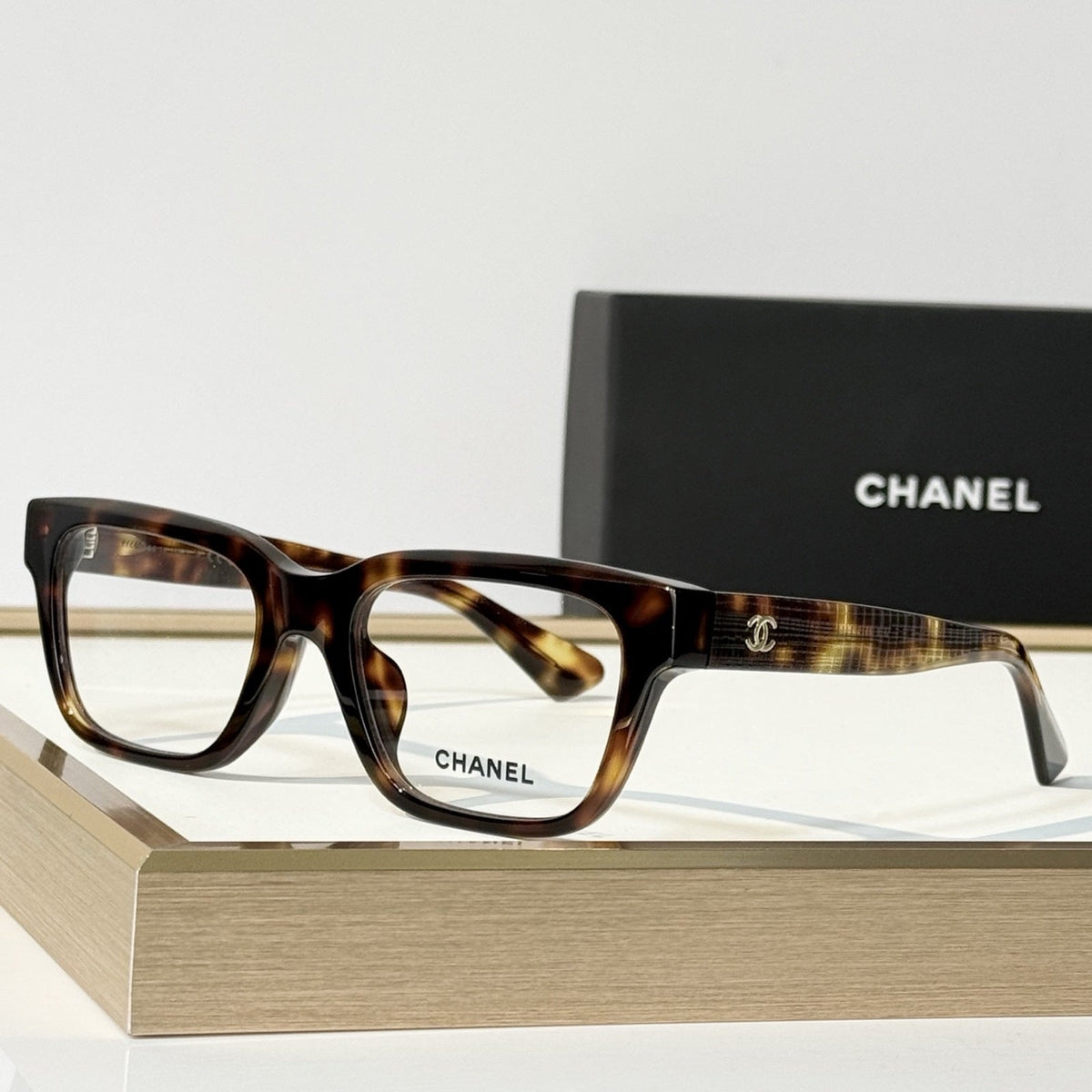 2026 High-End leisure travel versatile sunglasses19068