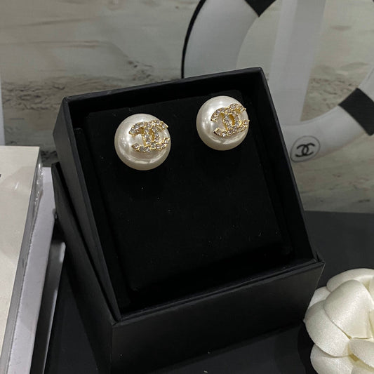 Retro Diamond Pearl Stud Earrings
